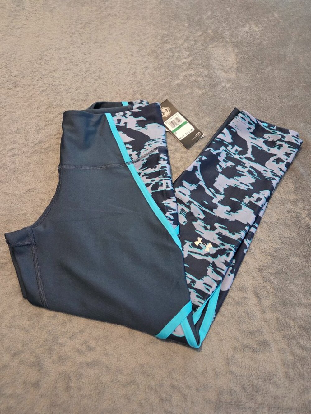 Under Armour Womens HeatGearAnkle Length Leggings with Geometric Print in Size L
